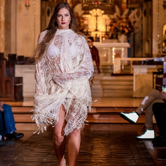 Lace Butterfly Throw w/Fringe - Picture 2 of 12